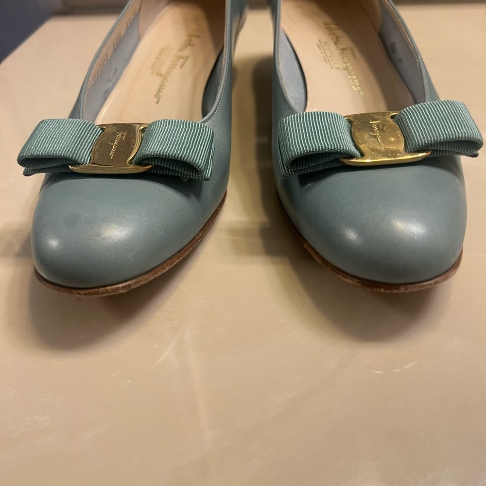 Salvartore Ferragamo Vara pumps size 8.5 2 A which is narrow, made in Italy - Picture 4 of 11